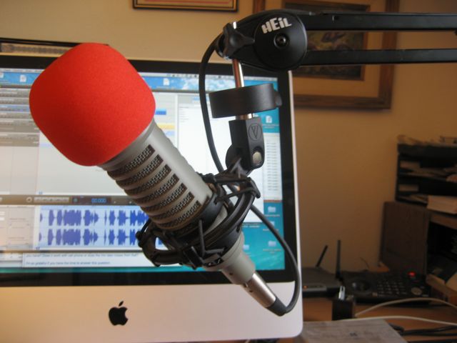 photo of ElectroVoice RE-20 microphone
